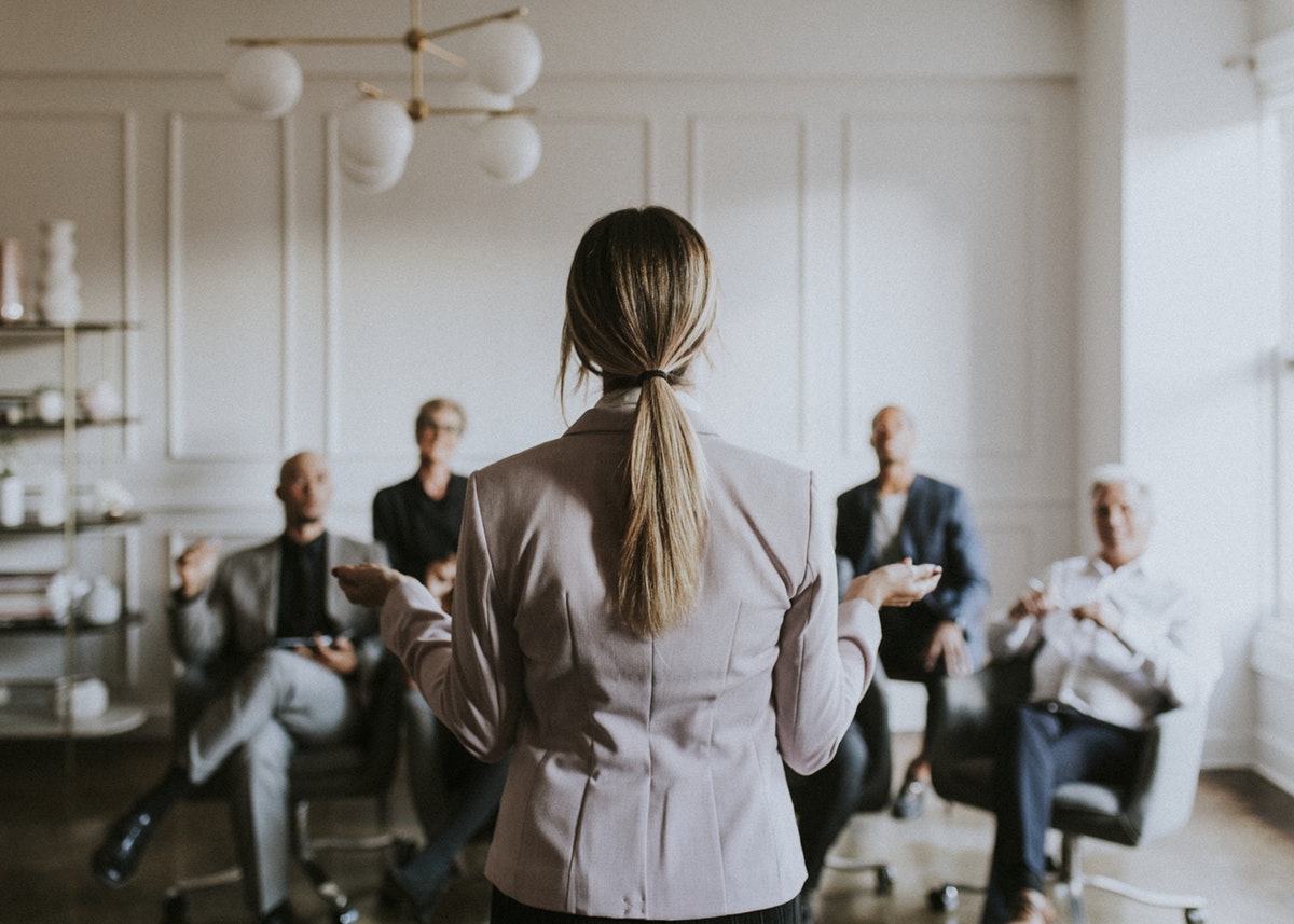 Comment maîtriser la prise de parole en public et pourquoi est-ce important ? - VISIPLUS academy